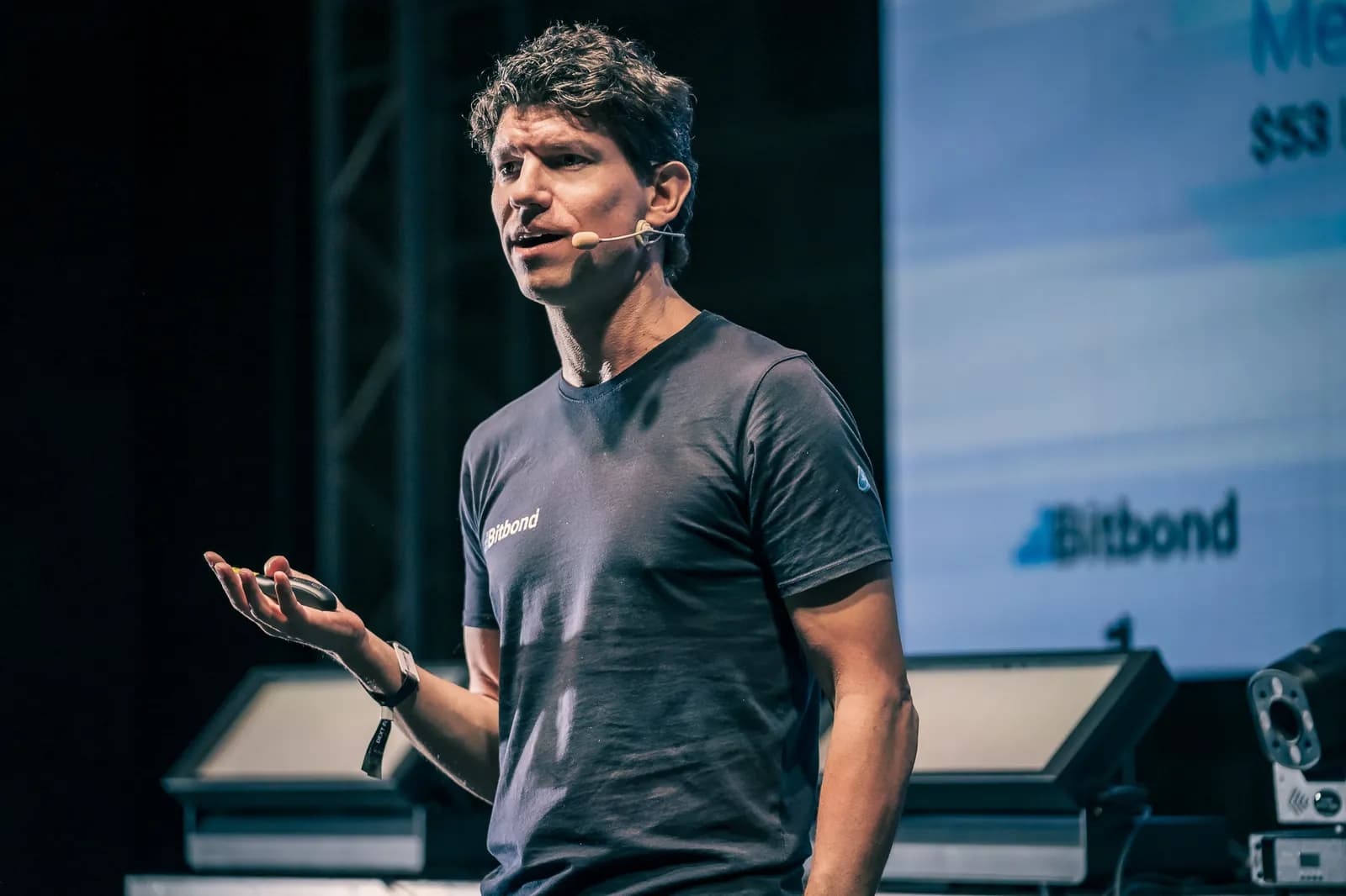 Bitbond founder Radoslav Albrecht speaking at a tokenization conference